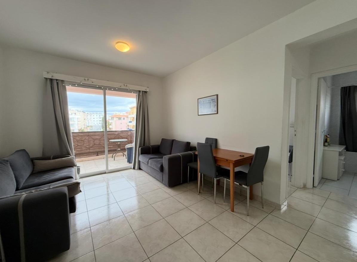 Apartment 2 Bedroom Pafia 2